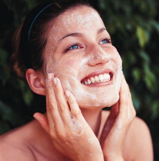 acne adonia